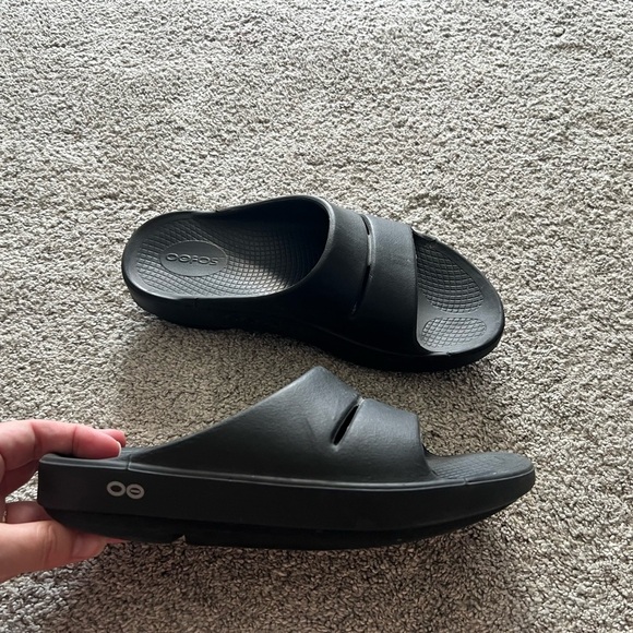 OOFOS Ooahh Black Slide Sandals Women’s Size 38 / 7 Recovery Slip On - Picture 1 of 5